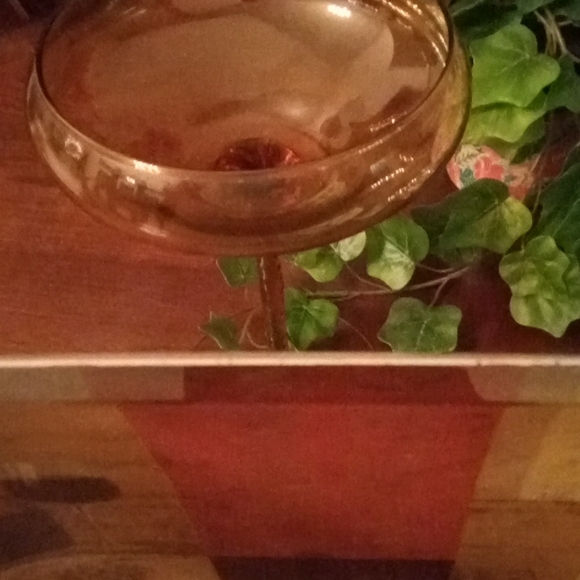 Unique Glass Champagne 🍾🍾 with awesome Glass serving  plate!! - Picture 4 of 10